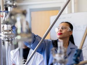 Prof. Lakeshia Taite works in a chemical engineering lab