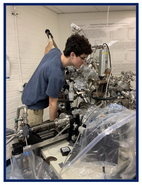 PHI 560 XPS/AES/ISS Spectrometer with Low-Energy Ion Gun(s), in situ FT-IR, and Mass Spectrometer