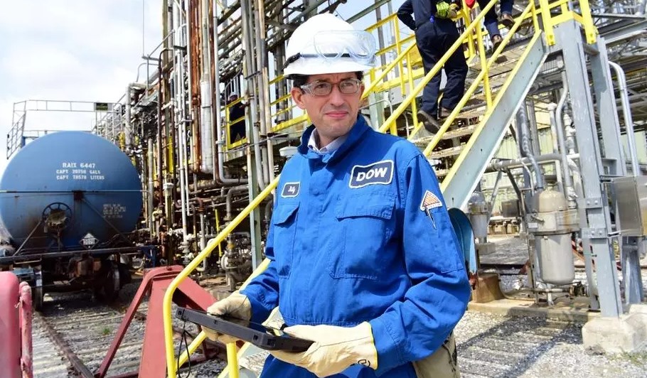 Billy B. Bardin, the global digitalization director at Dow, tours one of the company’s facilities. Bardin, who received his Ph.D. in chemical engineering at UVA in 2000, has is also president of the American Institute of Chemical Engineers.