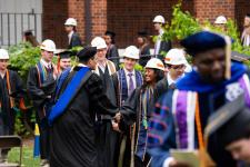 A student shakes a faculty member's hand